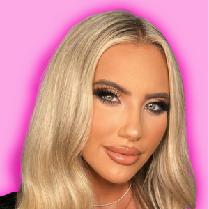 mollie salmon wearing prima lashes